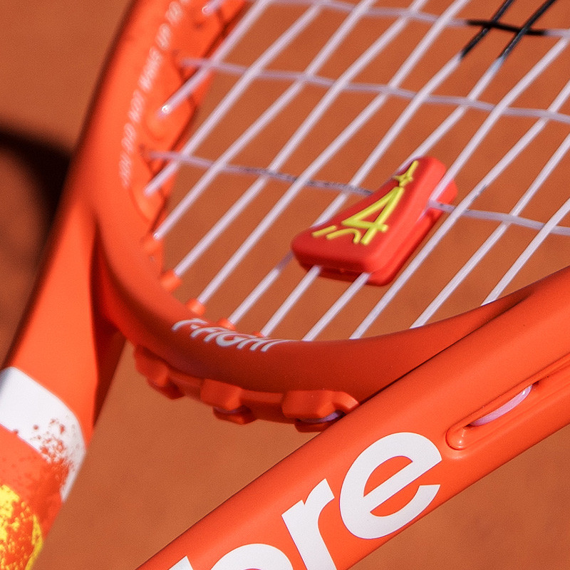 Antivibrateur Tecnifibre Damp IGA – L'Hommage aux 4 Titres Parisiens